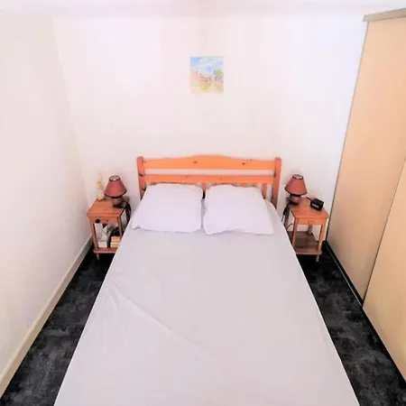 Apartamento & For 4 People Leucate